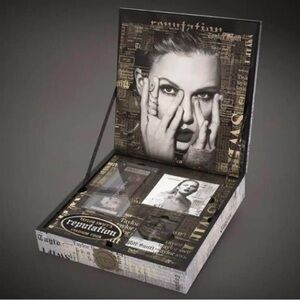 Taylor Swift 2018 Merch: Reputation Stadium Tour VIP Ticket Collectors Box